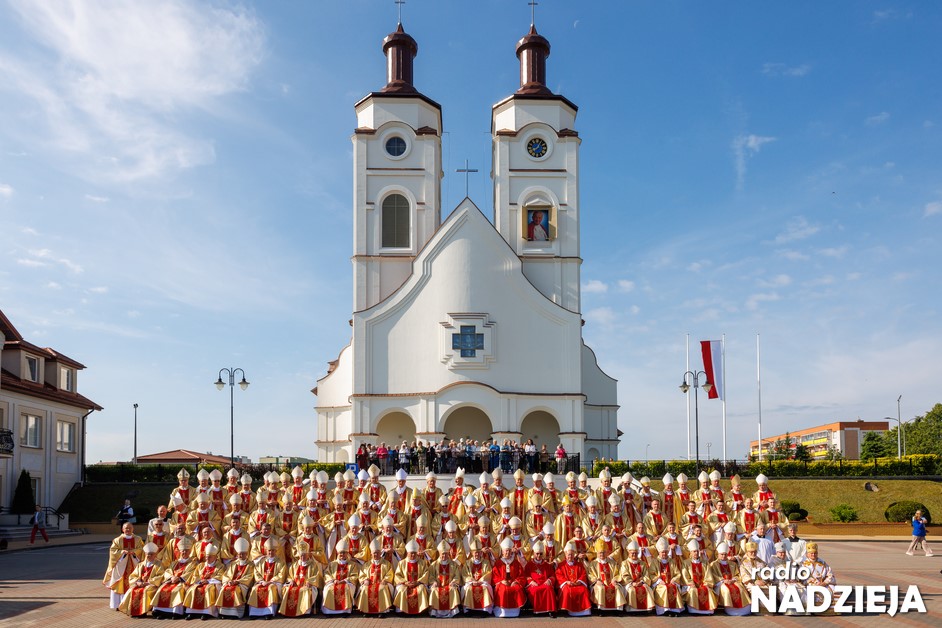 Msza św. Episkopatu Polski w kościele Krzyża Świętego pod przewodnictwem Prymasa Polski